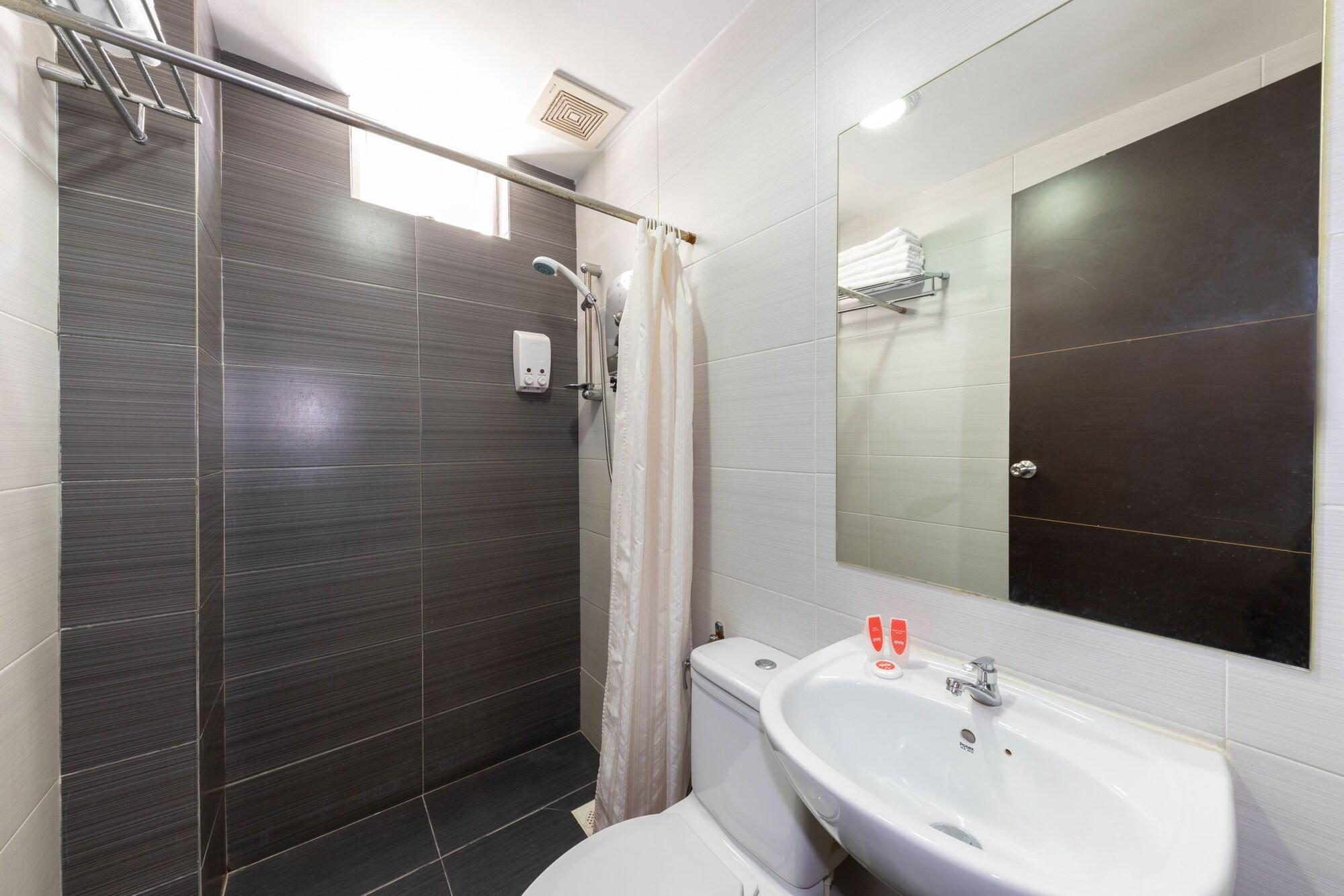 Oyo 430 Oak Valley Boutique Hotel Джохор-Бару Экстерьер фото